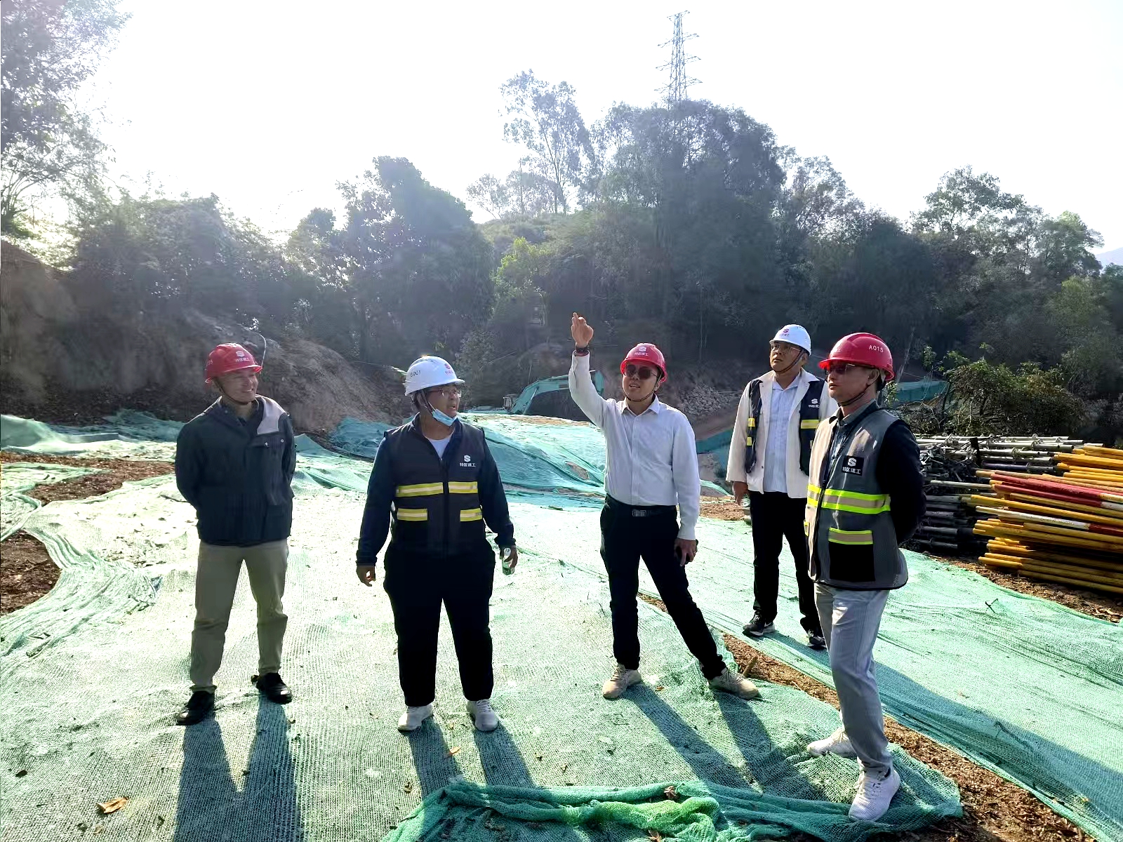 余南华2.jpg 余南华2.jpg